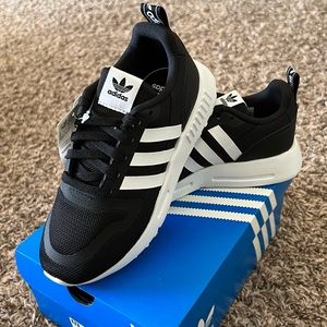 BRAND NEW never worn Adidas Originals